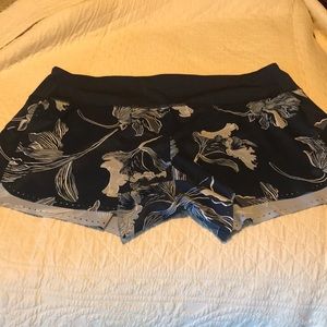 Athleta run free shorts